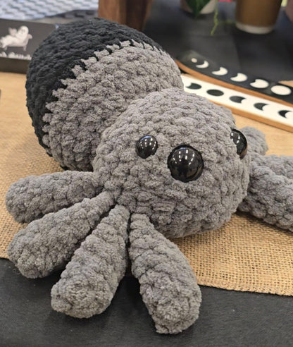 Hand-made Crochet spider - Grey/black - Large